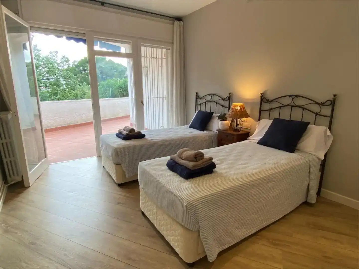 Schlafzimmer von Wohnung zur Miete in Sitges mit Klimaanlage, Schwimmbad und Balkon