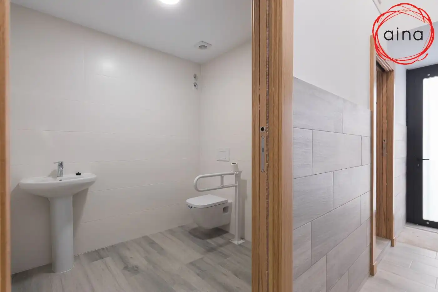 Badezimmer von Geschaftsraum zum Verkauf in  Pamplona / Iruña mit Möbliert