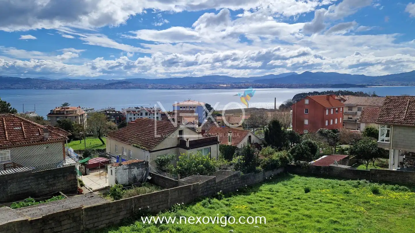 Casa o xalet en venda en Cangas  amb Calefacció, Jardí privat i Parquet
