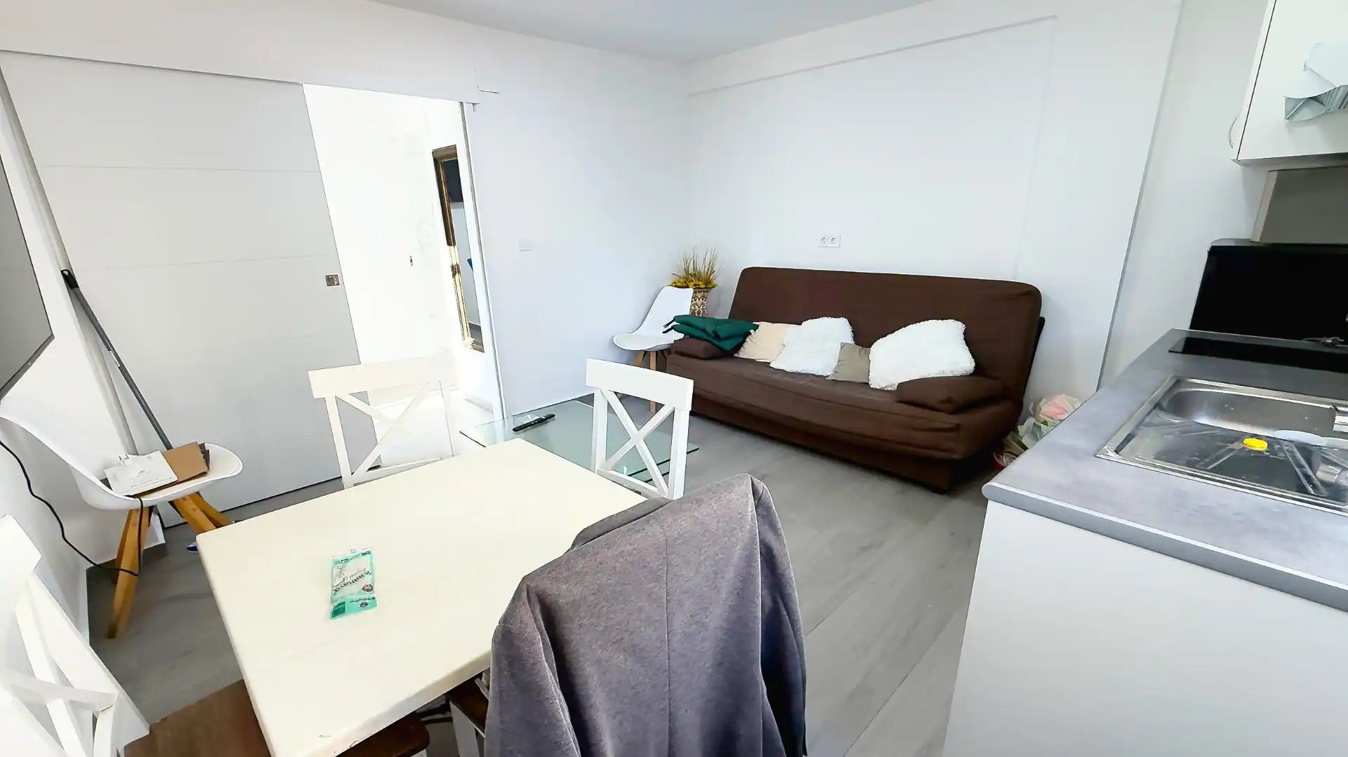 Sala d'estar de Local en venda en Benidorm amb Aire condicionat i Moblat