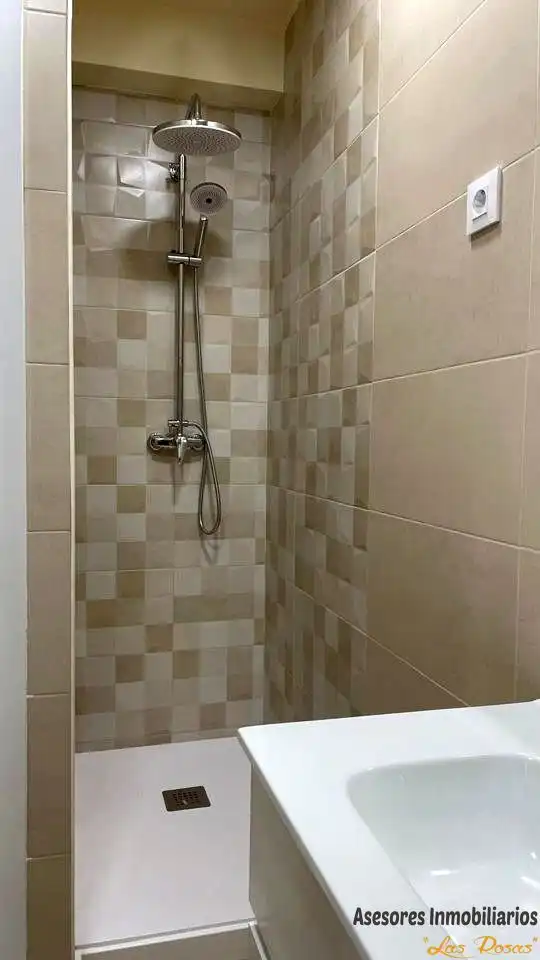 Badezimmer von Wohnung zum Verkauf in Madrid mit Klimaanlage und Heizung