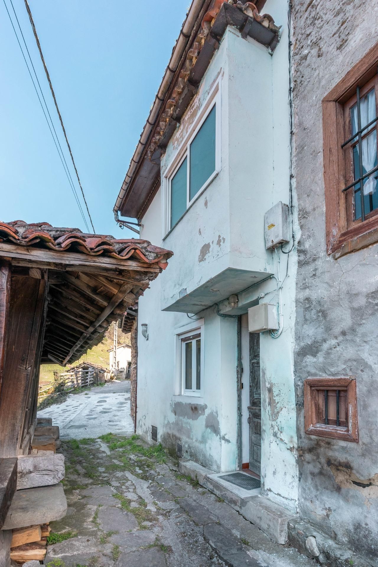 Vista exterior de Casa o xalet en venda en Aller amb Jardí privat i Traster