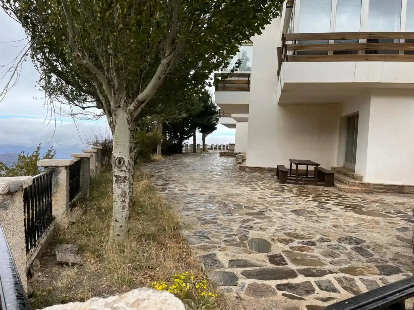 Vista exterior de Apartament en venda en Sierra Nevada amb Jardí privat, Traster i Moblat