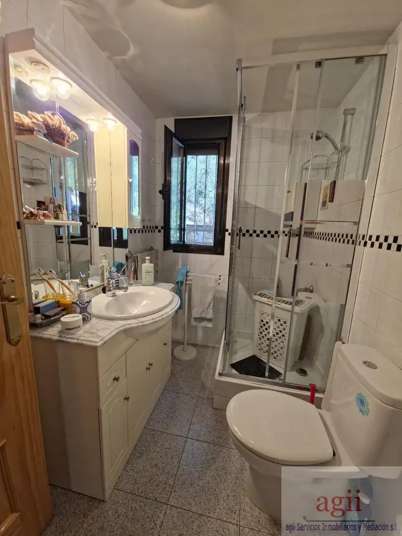 Bany de Casa o xalet en venda en Trillo amb Calefacció, Terrassa i Balcó