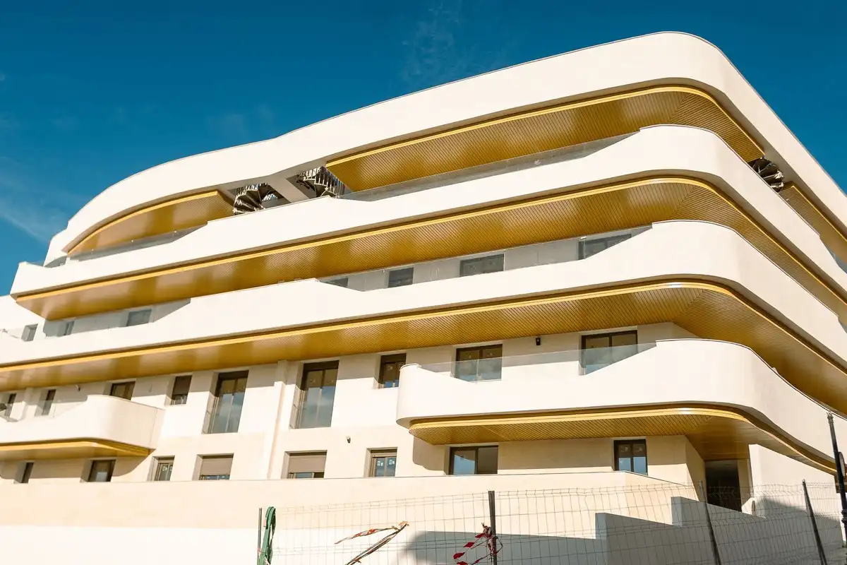 Vista exterior de Dúplex en venda en Estepona amb Terrassa, Traster i Piscina