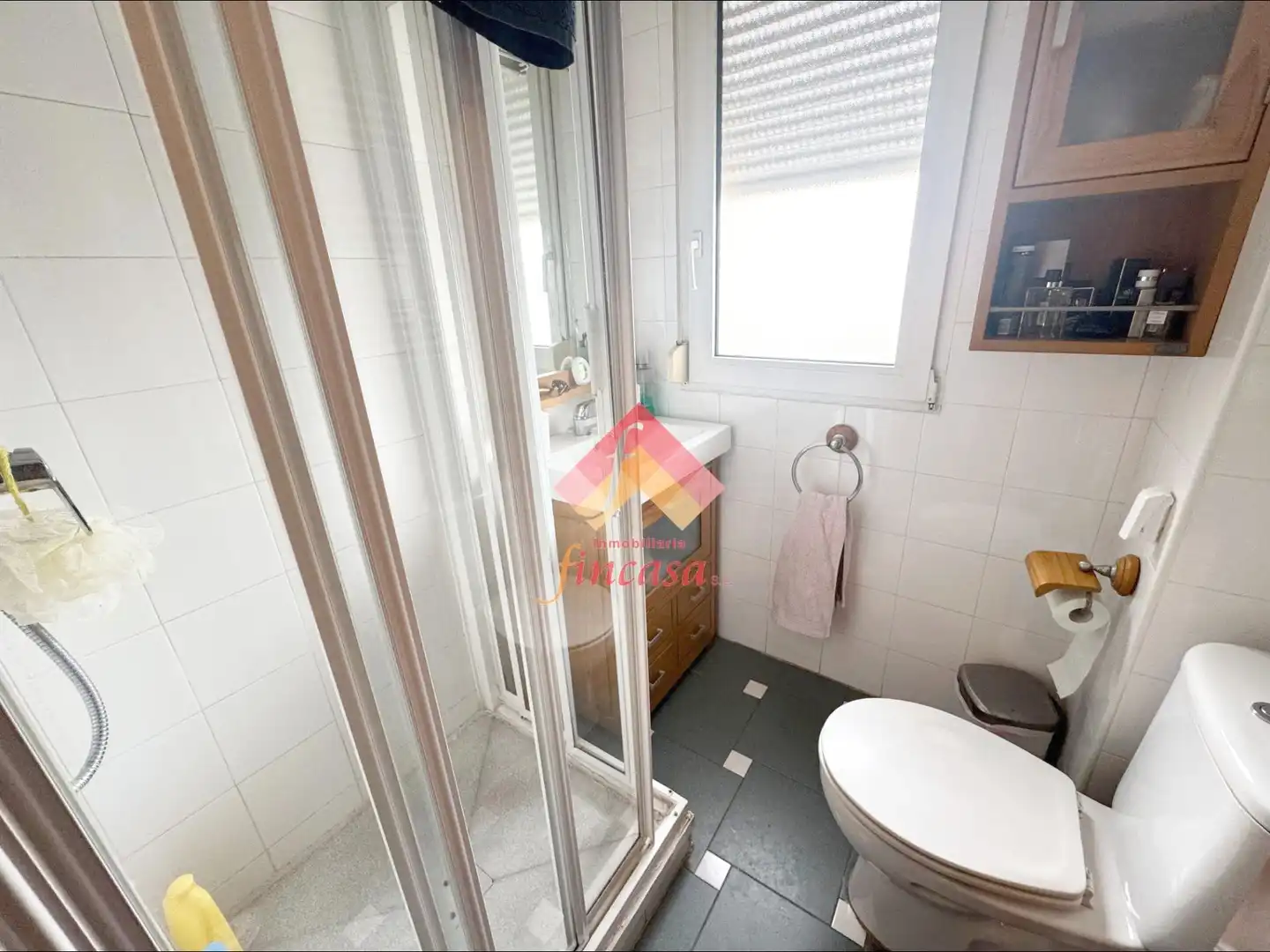 Baño de Piso en venta en Ronda con Calefacción y Balcón