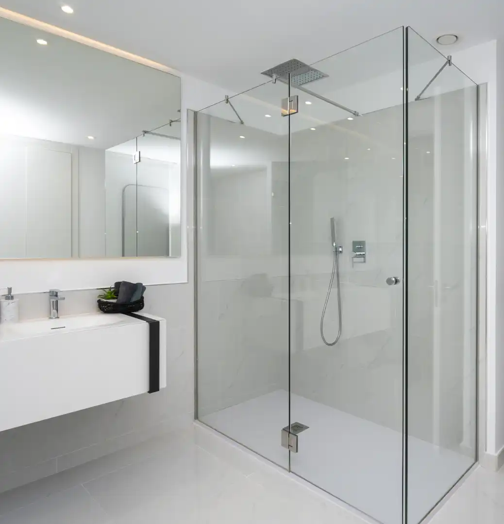 Bany de Apartament en venda en Estepona amb Aire condicionat, Jardí privat i Traster