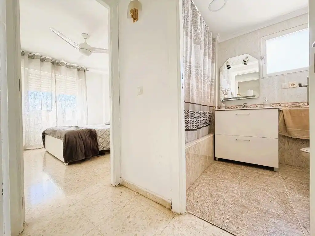 Schlafzimmer von Wohnung zum Verkauf in Málaga mit Privatgarten, Terrasse und Gemeinschaftspool
