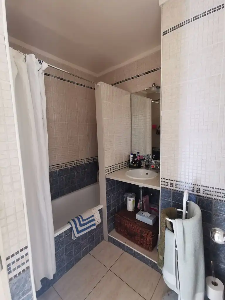 Baño de Piso en venta en L'Escala con Terraza, Trastero y Amueblado