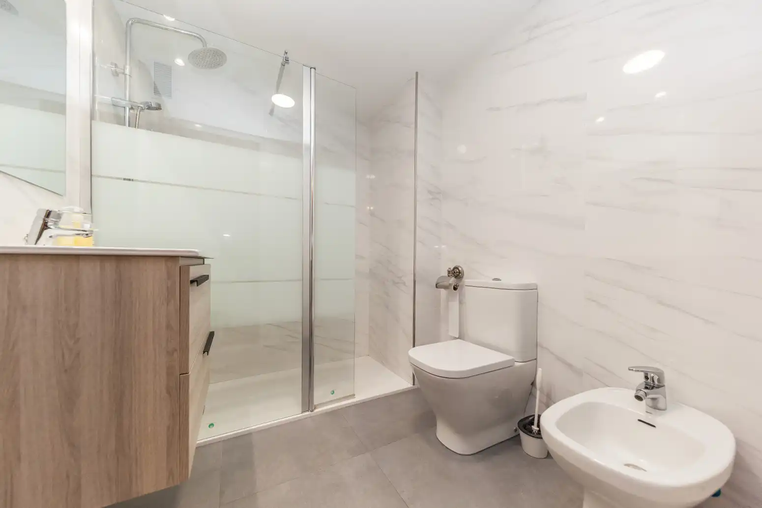 Bathroom of Flat for sale in Gijón   with Heating, Parquet flooring and Terrace