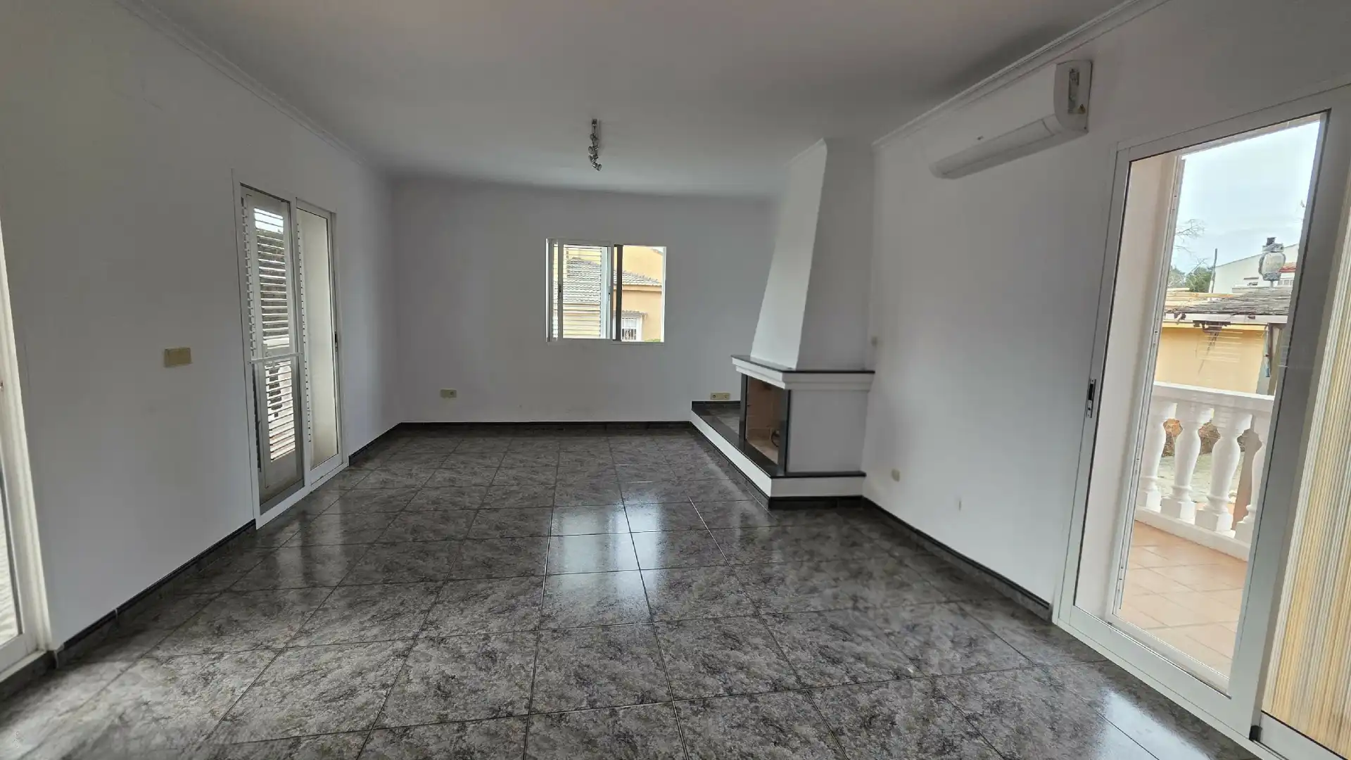 Sala de estar de Casa o chalet en venta en Chiva con Aire acondicionado, Jardín privado y Terraza