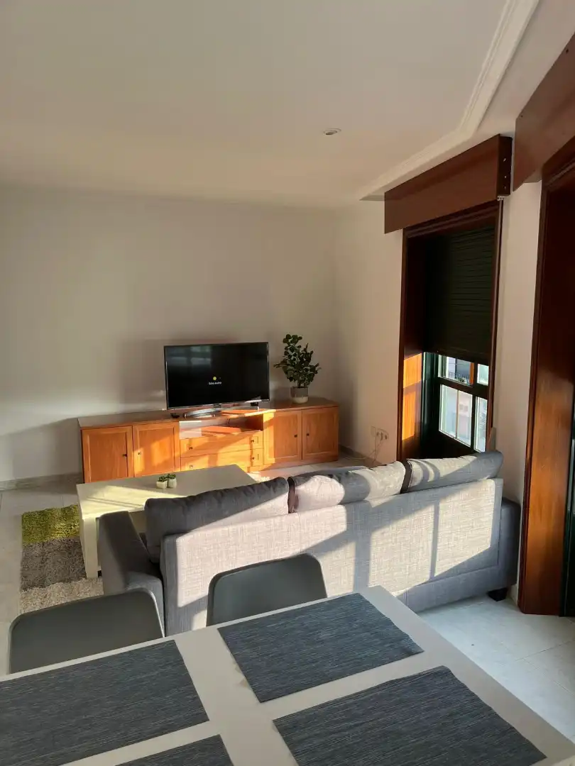 Sala d'estar de Pis de lloguer en Cangas  amb Parquet, Moblat i Forn