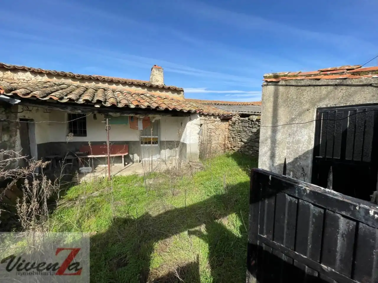 Exterior view of Houses for sale in Almeida de Sayago