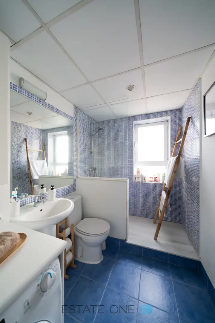 Badezimmer von Dachboden zum Verkauf in Madrid mit Klimaanlage, Heizung und Terrasse