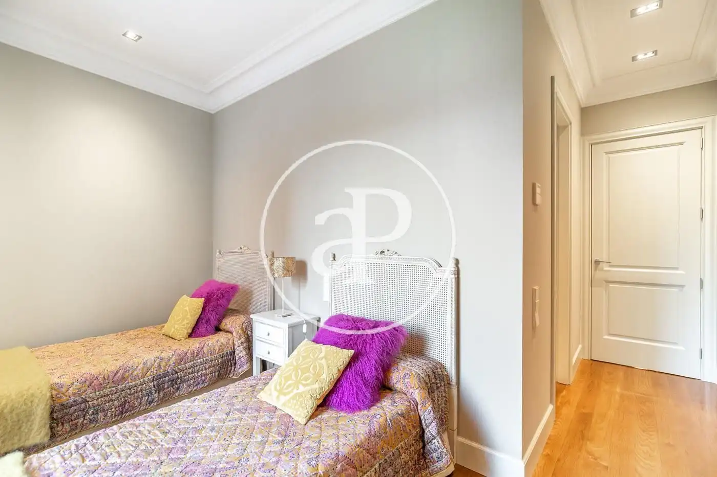 Schlafzimmer von Wohnung zum Verkauf in Barcelona mit Klimaanlage, Heizung und Balkon