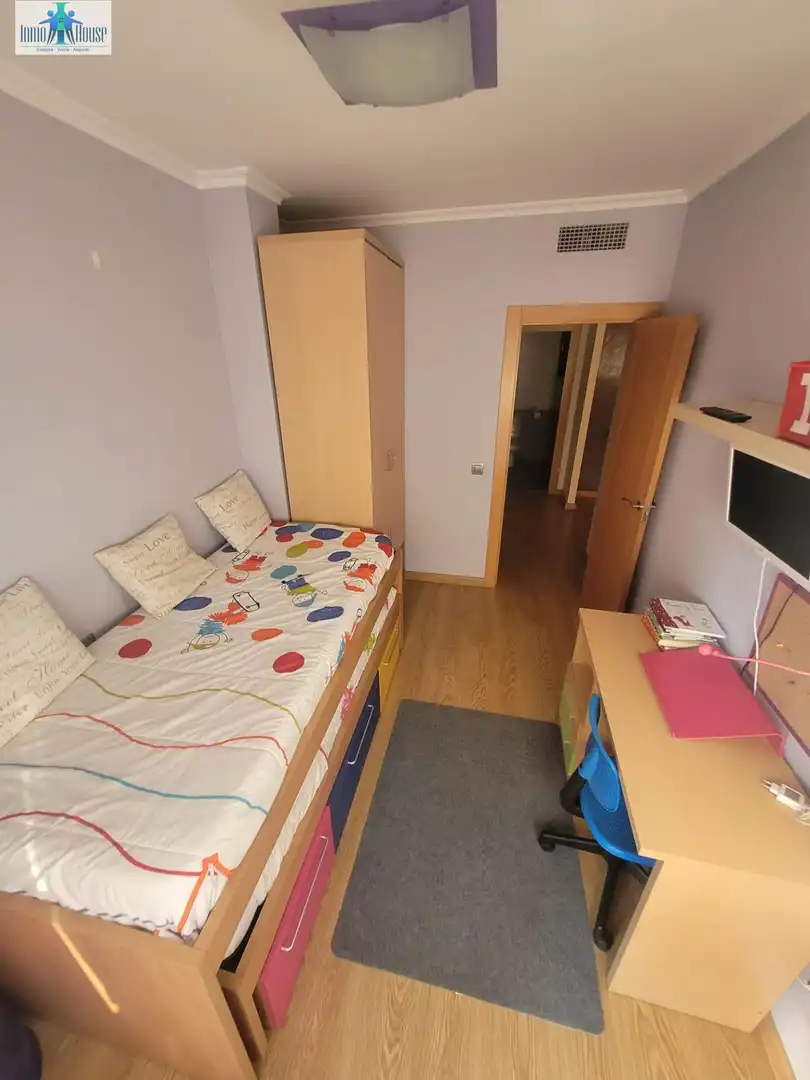 Dormitori de Apartament de lloguer en Albacete amb Aire condicionat, Calefacció i Parquet