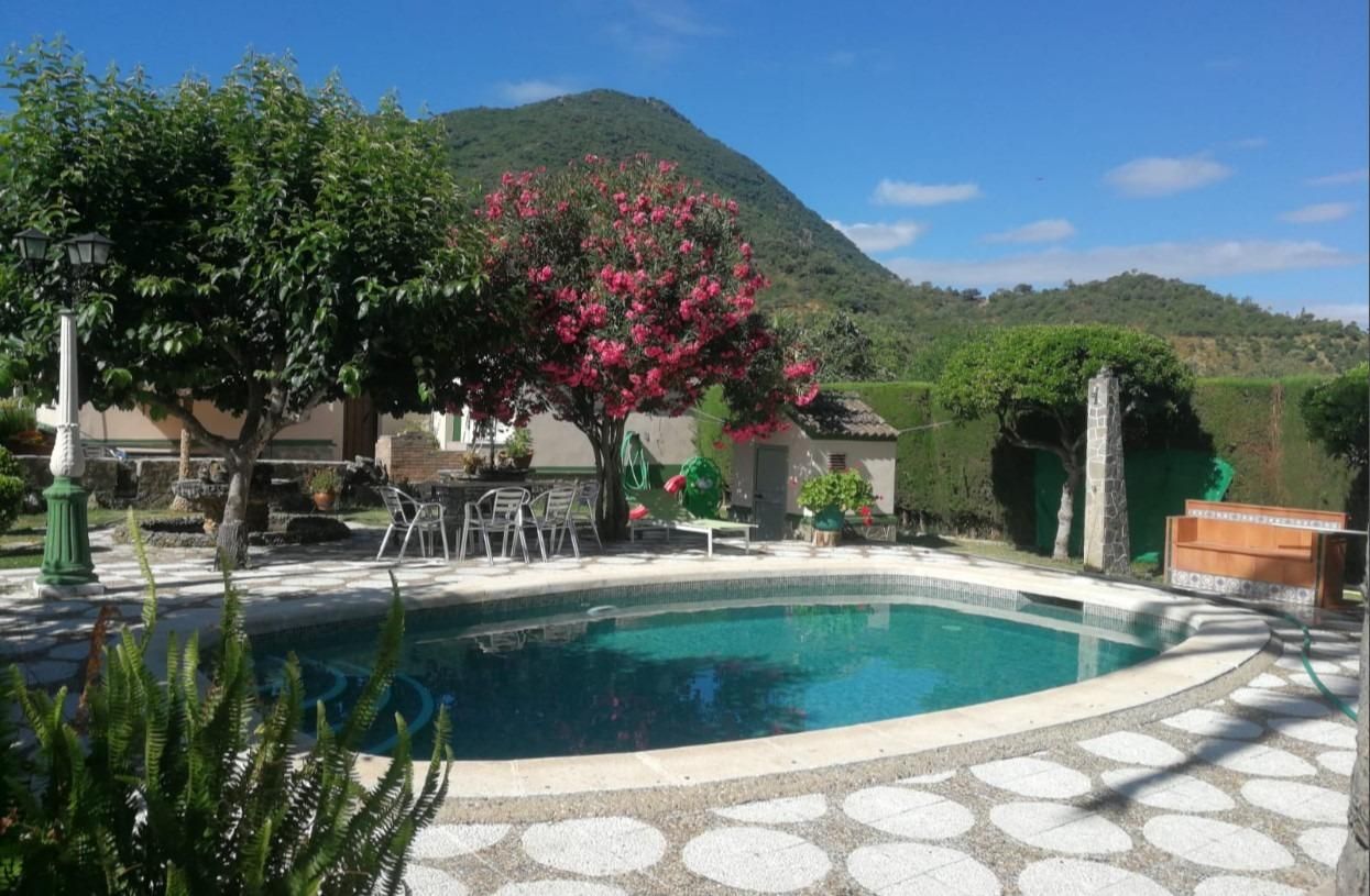 Piscina de Finca rústica en venda en Benaocaz amb Aire condicionat, Jardí privat i Terrassa
