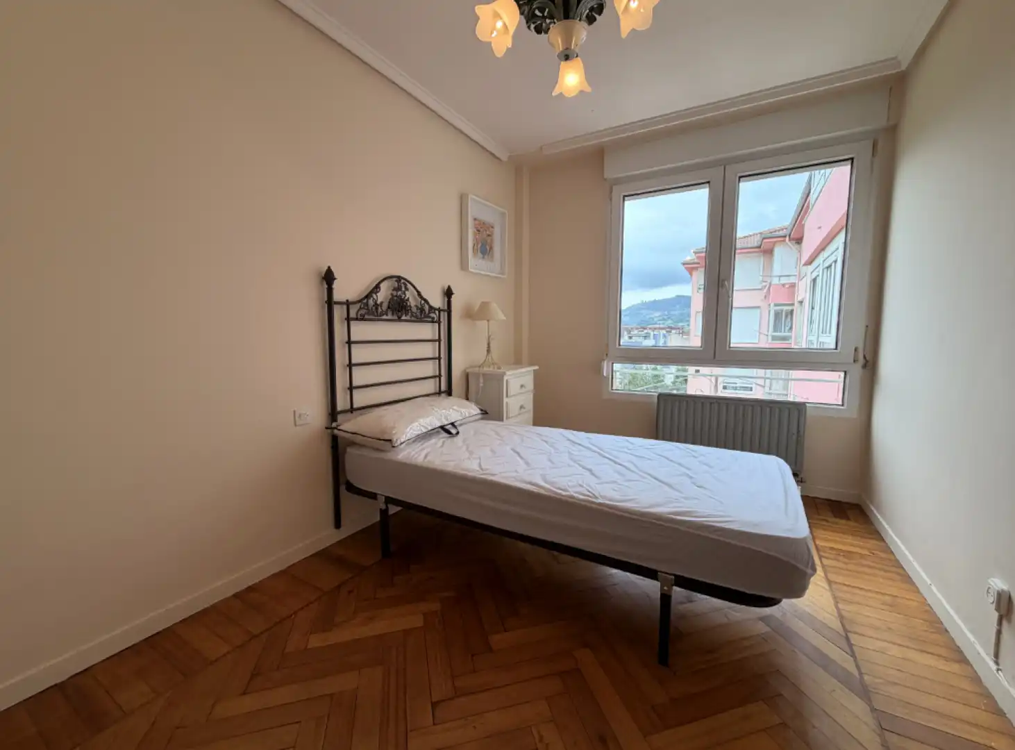 Schlafzimmer von Wohnung zur Miete in Los Corrales de Buelna  mit Heizung, Privatgarten und Parkett