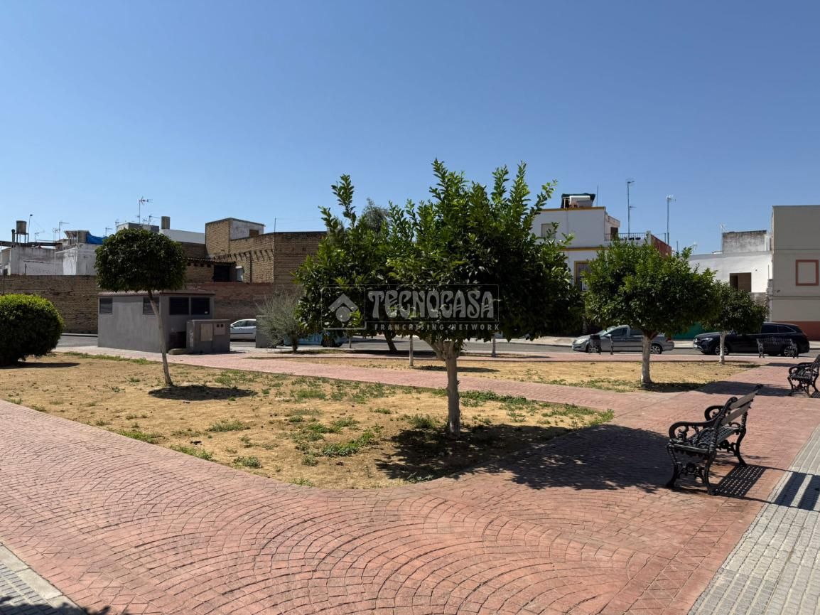 Casa adosada en venda en La Algaba