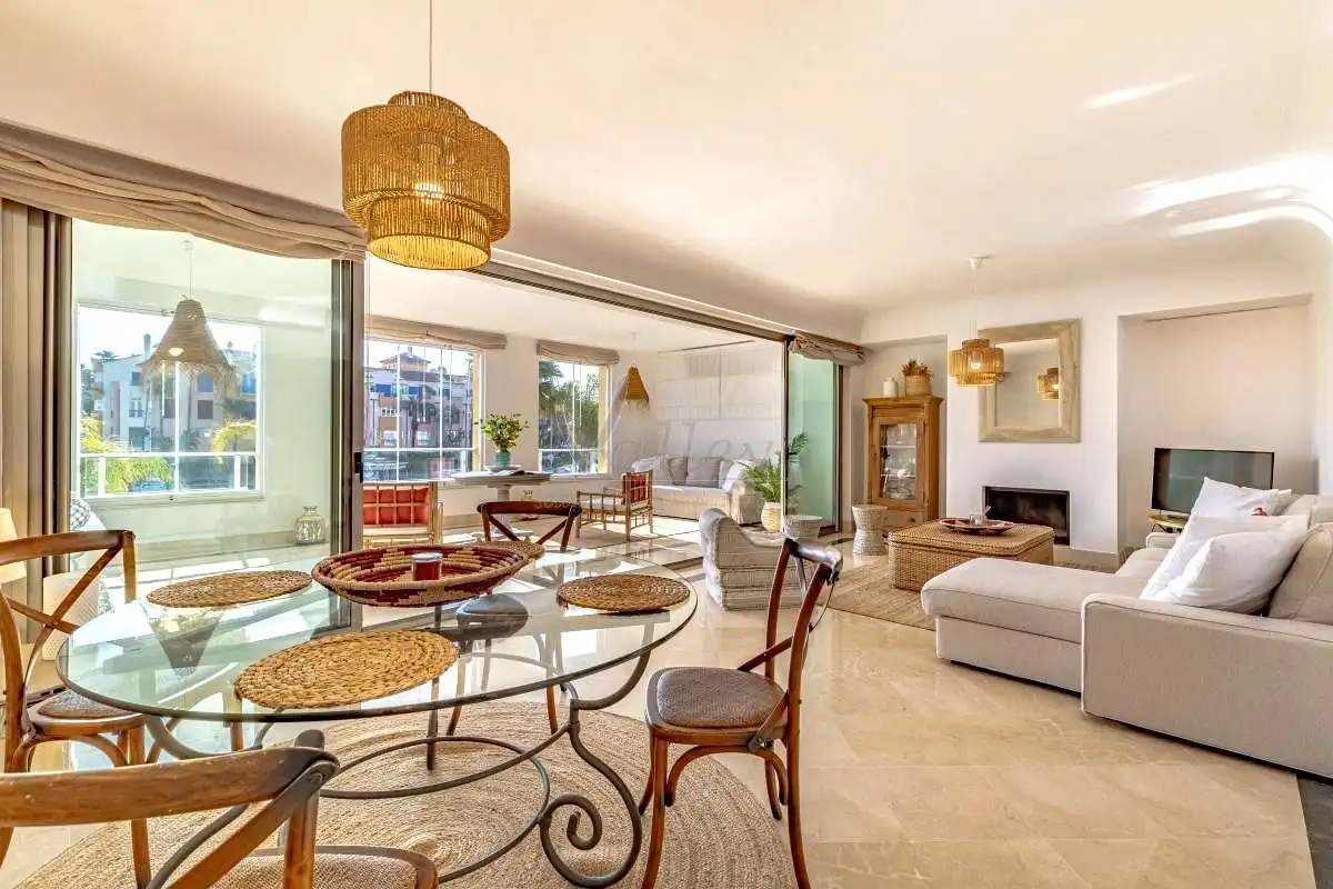 Living room of Flat for rent in Sotogrande  with Air Conditioner, Terrace and Furnished