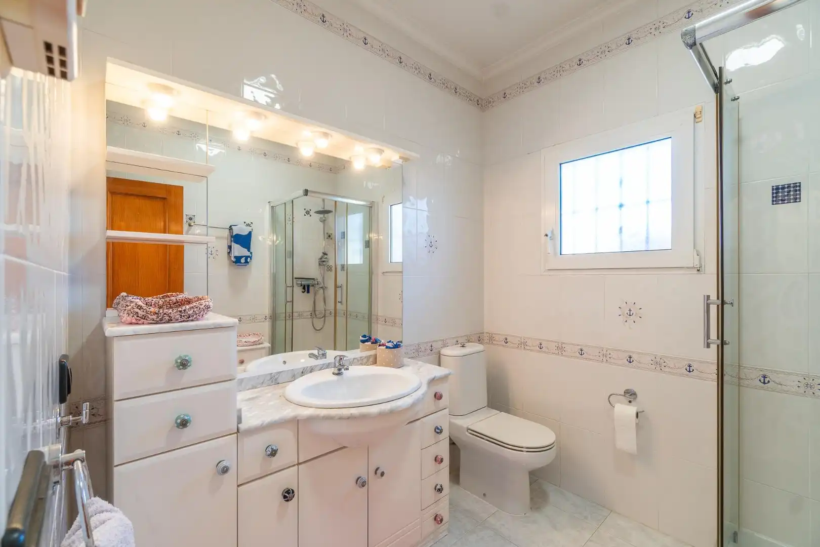Bany de Casa o xalet en venda en Orihuela amb Aire condicionat, Jardí privat i Terrassa