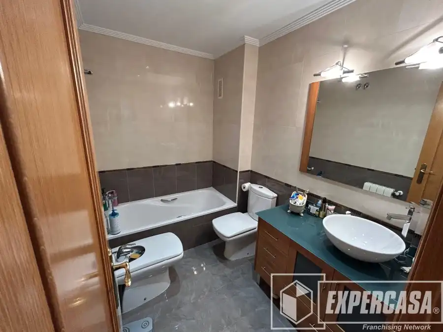 Baño de Piso en venta en Riba-roja de Túria con Aire acondicionado y Terraza