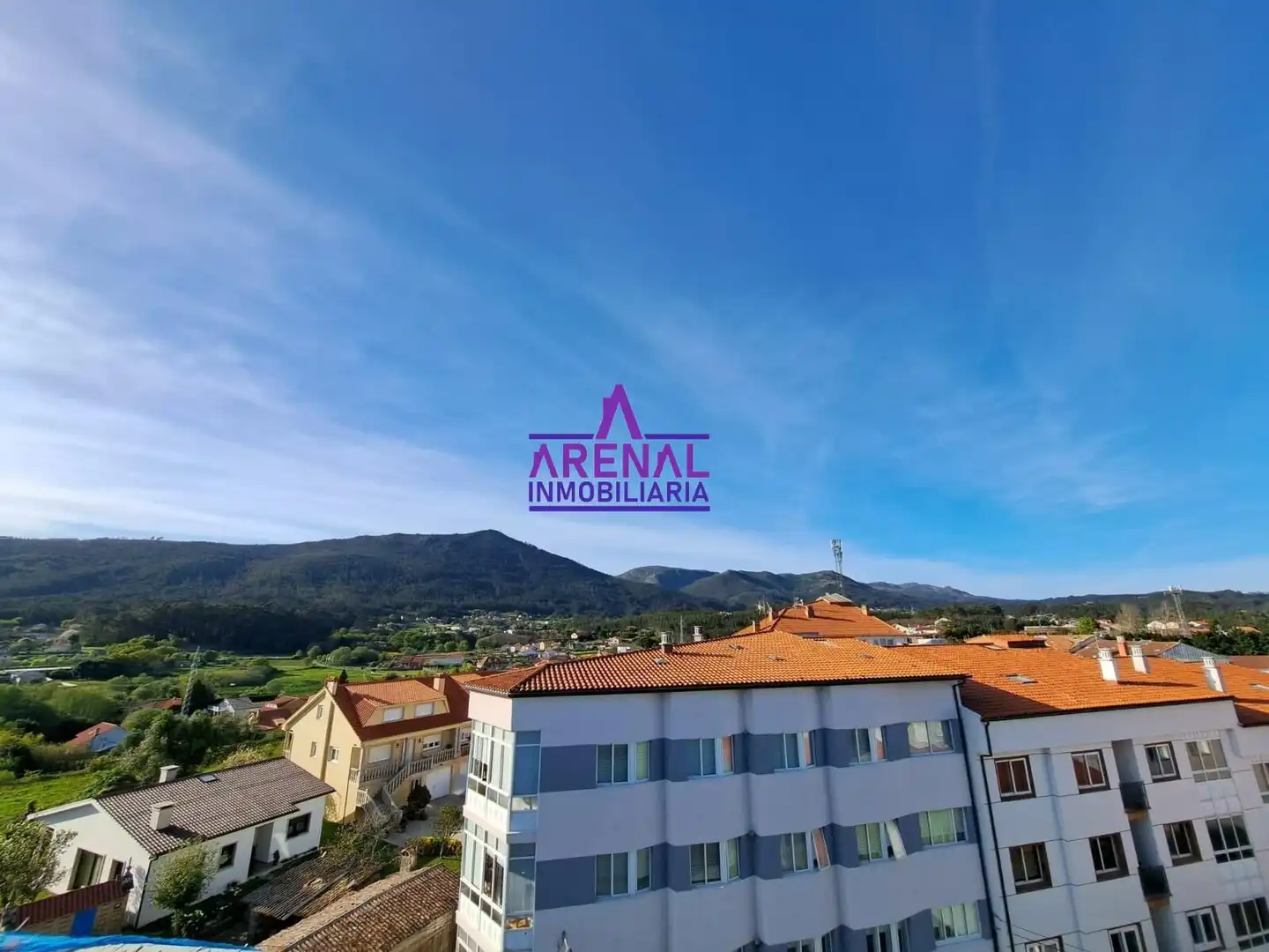 Vista exterior de Àtic en venda en A Pobra do Caramiñal amb Calefacció i Terrassa
