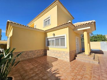 Chalet con balcón en venta en San Fulgencio