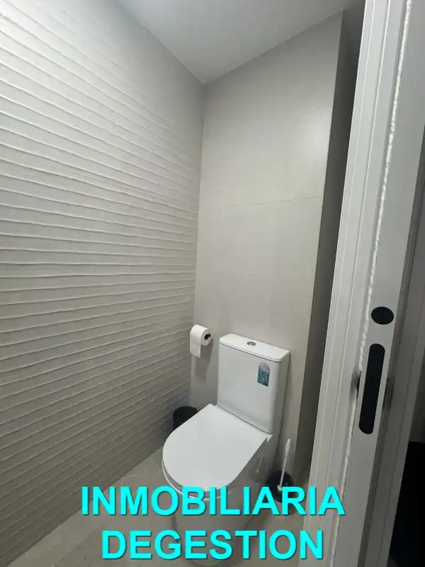 Baño de Piso de alquiler en Linares con Aire acondicionado, Calefacción y Amueblado