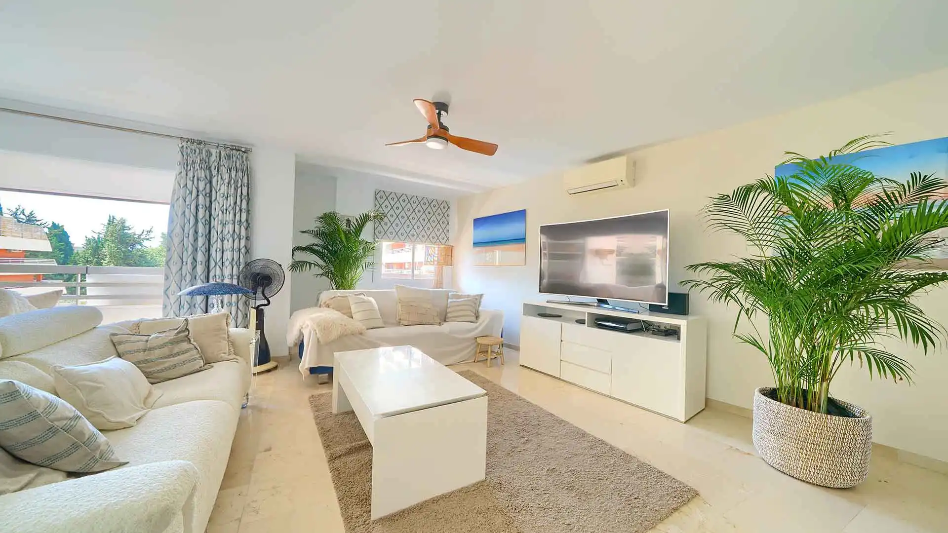 Sala d'estar de Àtic en venda en Marbella amb Aire condicionat, Terrassa i Traster