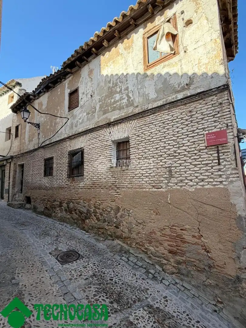 Vista exterior de Casa adosada en venda en Toledo amb Terrassa i Balcó