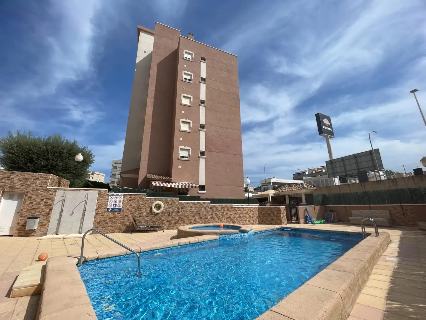 Ground floor with pool for sale in Puerto Deportivo