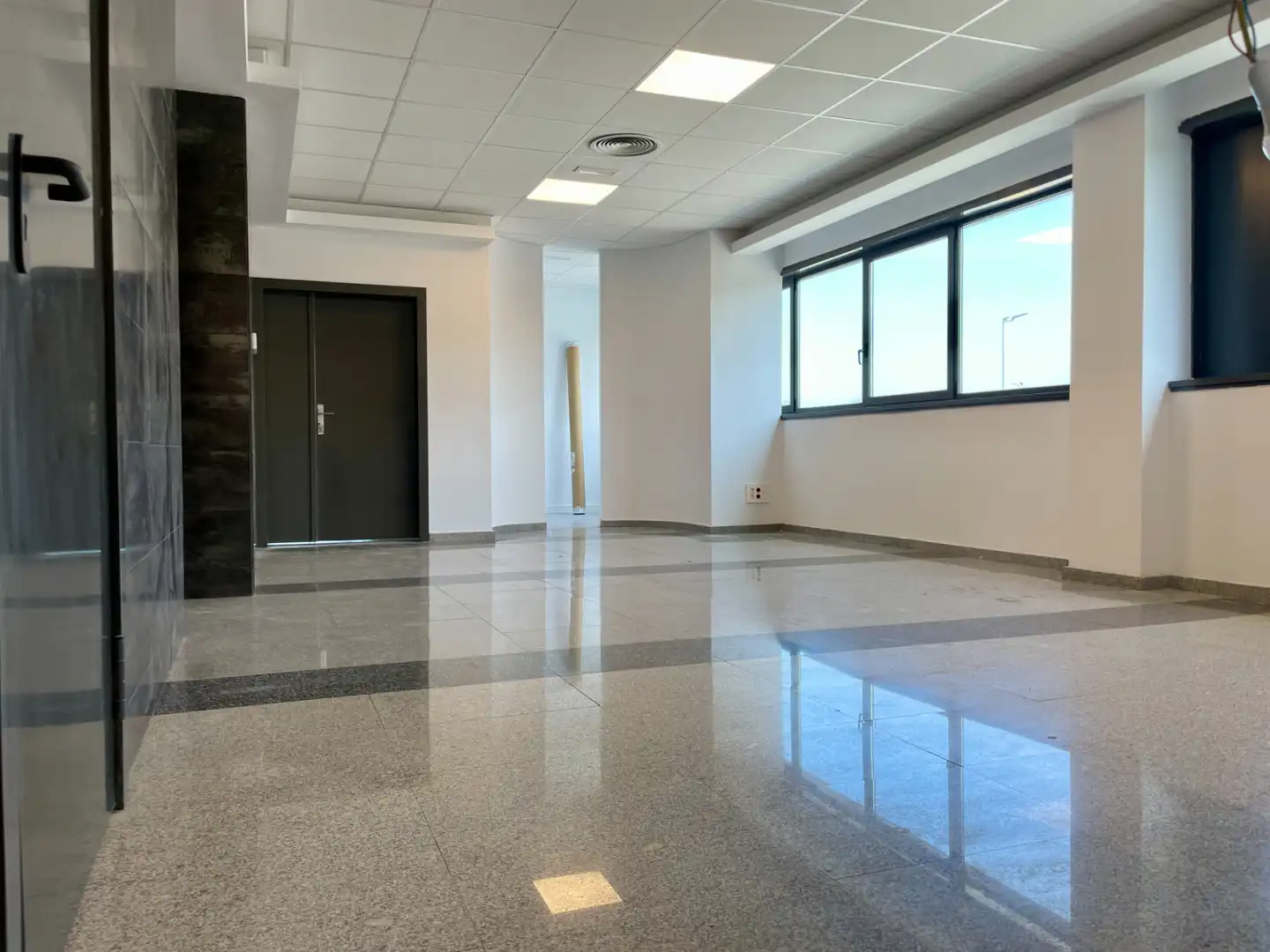 Oficina de alquiler en El Prat de Llobregat con Aire acondicionado, Calefacción y Alarma