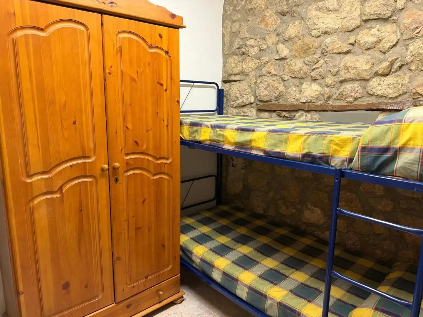 Dormitori de Finca rústica en venda en Camarasa amb Aire condicionat, Terrassa i Piscina