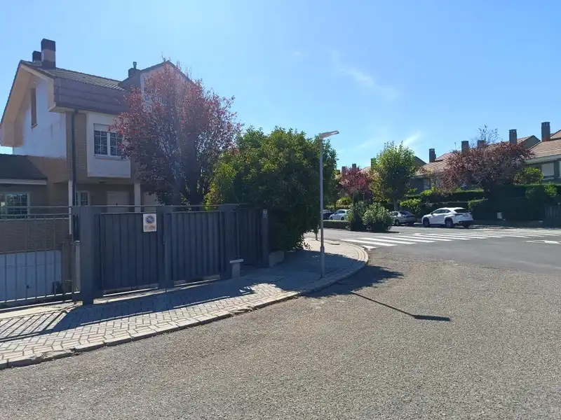 Semi-detached house with pool for sale in Simancas, imagen 18