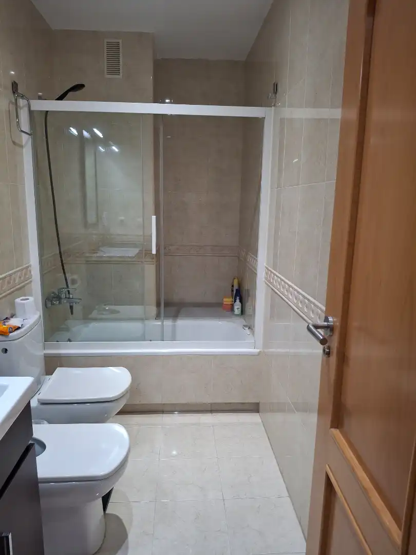 Bany de Apartament de lloguer en Ceuta amb Moblat, Forn i Rentadora