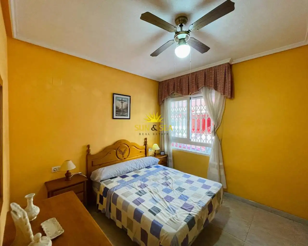 Dormitori de Apartament de lloguer en Torrevieja amb Terrassa, Moblat i Forn