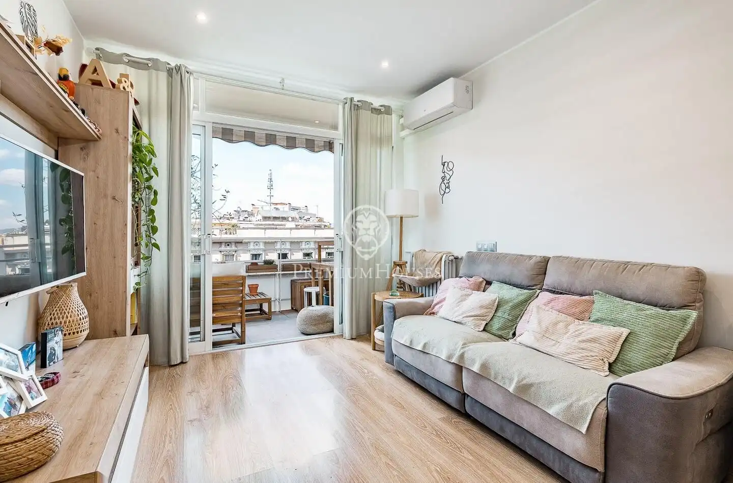 Vista exterior de Piso en venta en Barcelona con Aire acondicionado, Calefacción y Balcón