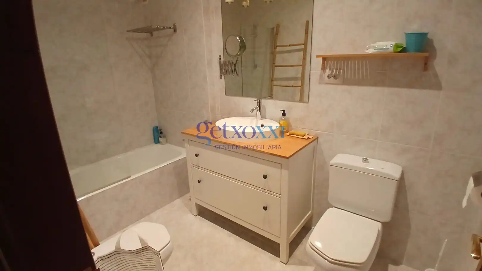 Bathroom of Flat for rent in Getxo   with Heating and Furnished