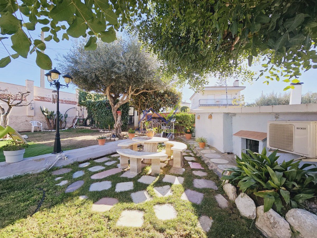 Garden of House or chalet for sale in Bellvei  with Air Conditioner, Heating and Parquet flooring