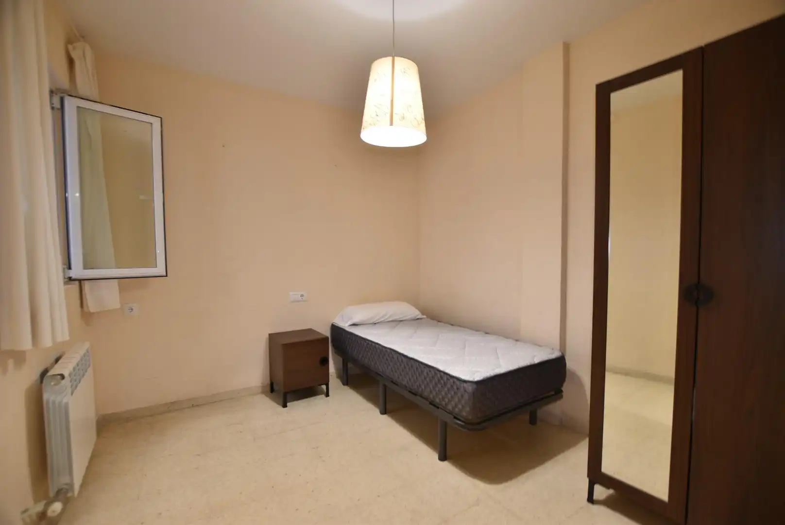 Bedroom of Flat for rent in Granada  with Heating, Furnished and Balcony