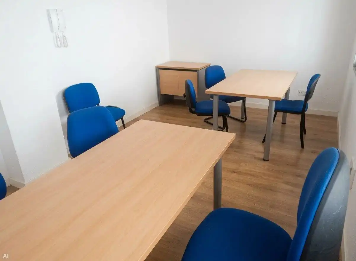 Büro zur Miete in Cáceres mit Klimaanlage und Möbliert