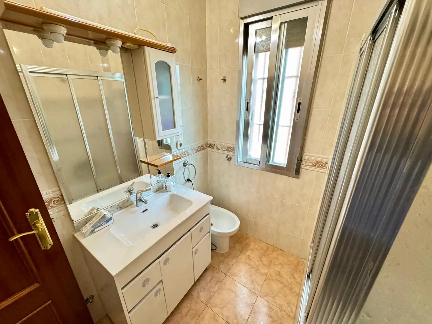 Bathroom of Flat for sale in Madrid  with Air Conditioner, Heating and Terrace