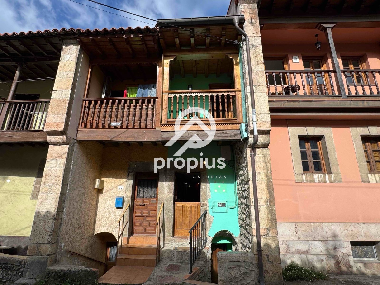 Vista exterior de Casa o xalet en venda en Llanes amb Calefacció, Terrassa i Traster