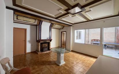 Sala d'estar de Casa adosada en venda en Alzira amb Aire condicionat i Terrassa