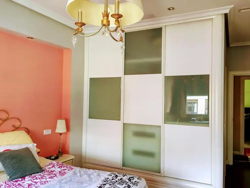 Schlafzimmer von Wohnung zur Miete in Madrid mit Klimaanlage, Heizung und Parkett
