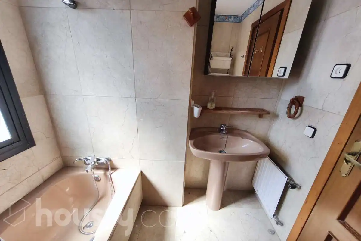 Badezimmer von Wohnung zur Miete in Madrid mit Klimaanlage, Heizung und Terrasse