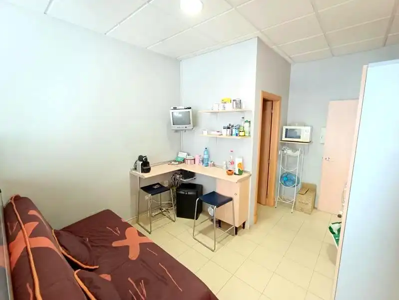 Dormitori de Local en venda en Estepona amb Aire condicionat i Calefacció