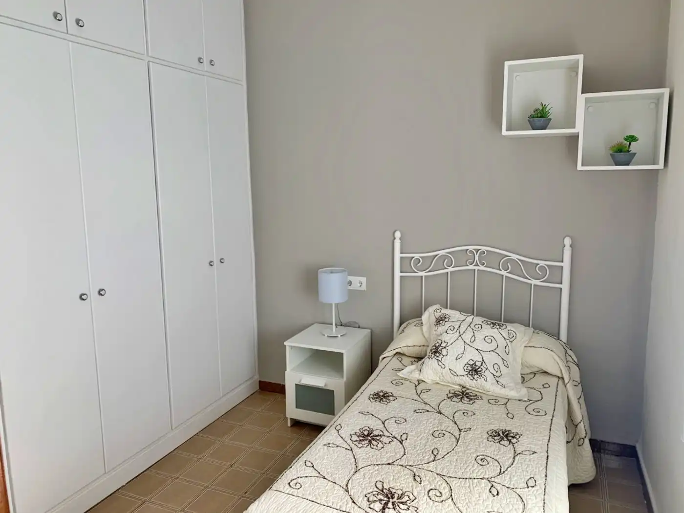 Habitación de Piso de alquiler en Málaga con Aire acondicionado, Calefacción y Amueblado