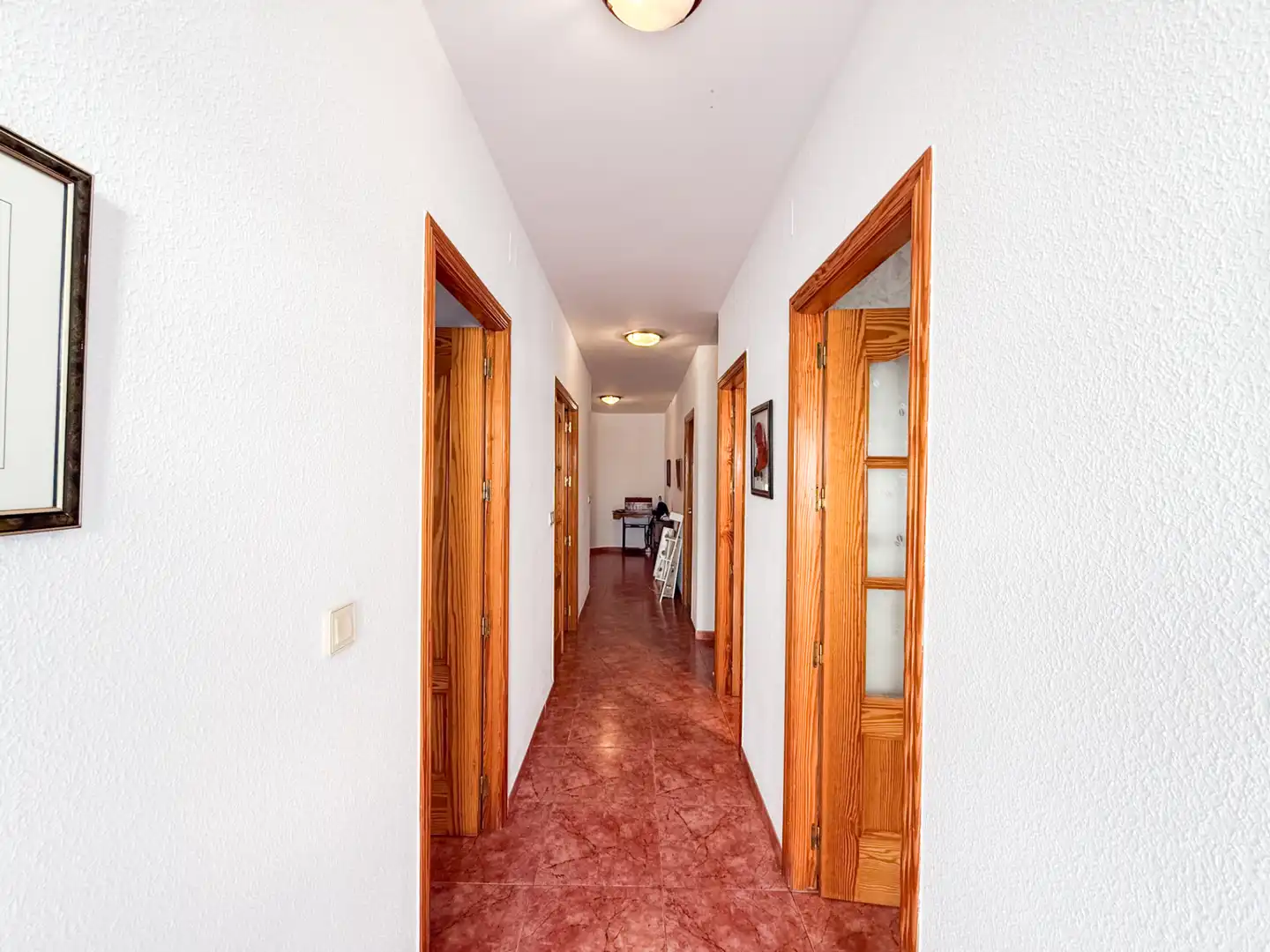 Einfamilien-Reihenhaus zum Verkauf in Baza mit Klimaanlage, Heizung und Terrasse